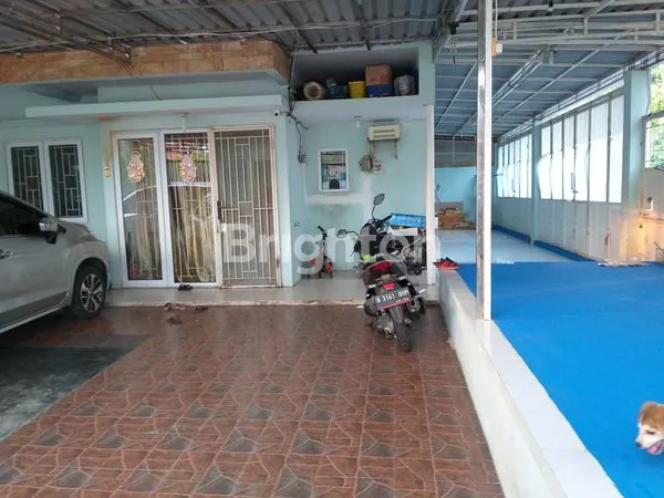 image RUMAH HOEK 2 LANTAI DI GOLDEN PALM, SHM & SIAP HUNI (2)