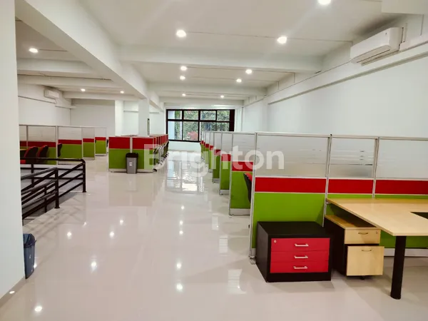 image RUKO 4 LANTAI EX KANTOR DI JALAN SUMATERA SURABAYA PUSAT, COCOK UNTUK PERKANTORAN, KLINIK, RESTO DAN KOMERSIAL (7)