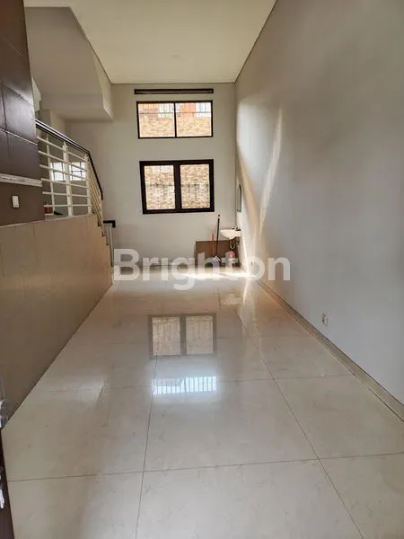 image RUMAH MEWAH DI SUDIRMAN TOWNHOUSE (2)