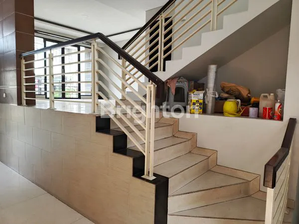 image RUMAH MEWAH DI SUDIRMAN TOWNHOUSE (4)