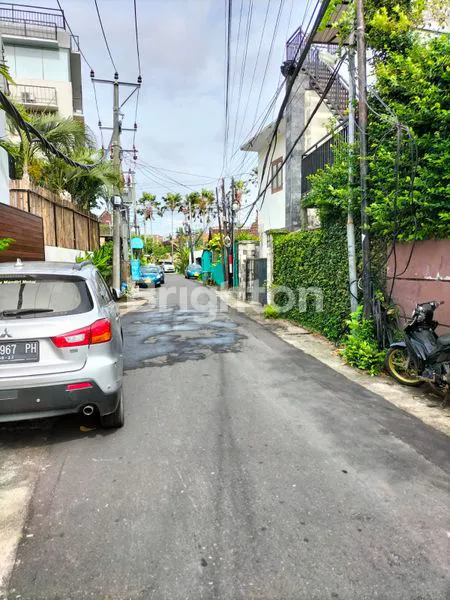 image DI JUAL TANAH 740 M2 ZONA PARIWISATA DI BELAKANG POTATO HEAD BEACH CLUB BALI (3)