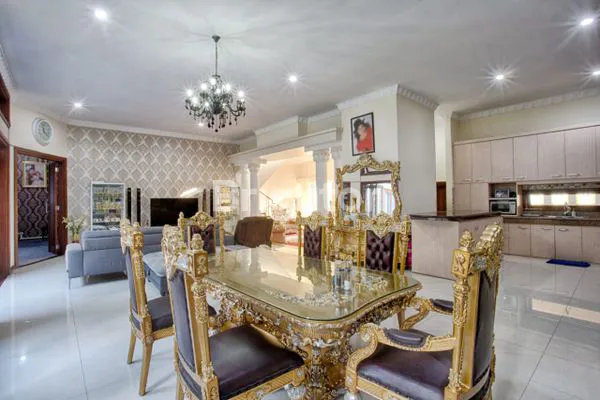 image MURAH !!! RUMAH MEWAH 3 LANTAI  DI PERUMAHAN PONDOK BLIMBING INDAH ARAYA (SWIMMING POOL DAN JACUZZI) (6)