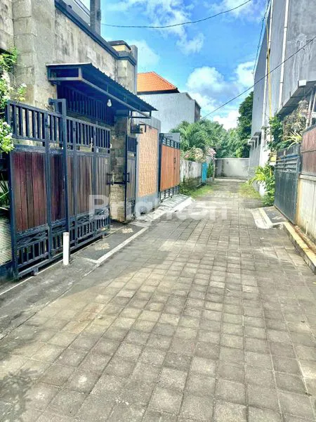 image SALE CEPAT. RUMAH  2 LANTAI  DI KEROBOKAN . HARGA DI BAWAH PASARAN (6)