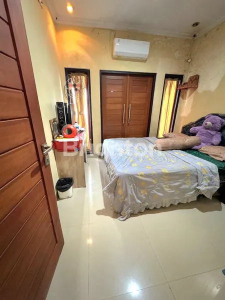 image SALE CEPAT. RUMAH  2 LANTAI  DI KEROBOKAN . HARGA DI BAWAH PASARAN (3)