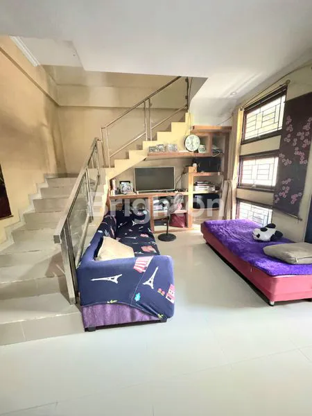 image SALE CEPAT. RUMAH  2 LANTAI  DI KEROBOKAN . HARGA DI BAWAH PASARAN (4)