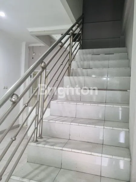 image RUKO 3 LANTAI DIJUAL DI JALAN HJ NAMAN (7)
