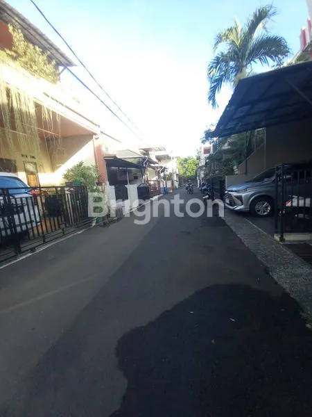 image RUMAH 2 LANTAI 3+1 KT DI JATIMELATI, BEKASI (2)