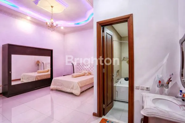 image MURAH !!! RUMAH MEWAH 3 LANTAI  DI PERUMAHAN PONDOK BLIMBING INDAH ARAYA (SWIMMING POOL DAN JACUZZI) (2)