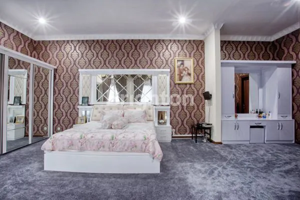 image MURAH !!! RUMAH MEWAH 3 LANTAI  DI PERUMAHAN PONDOK BLIMBING INDAH ARAYA (SWIMMING POOL DAN JACUZZI) (9)