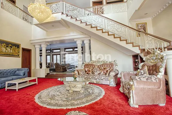 image MURAH !!! RUMAH MEWAH 3 LANTAI  DI PERUMAHAN PONDOK BLIMBING INDAH ARAYA (SWIMMING POOL DAN JACUZZI) (1)