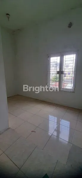 image RUMAH 2½ LANTAI SHM, HARGA TERJANGKAU DI KOMPLEK (6)