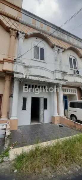 image RUMAH 2½ LANTAI SHM, HARGA TERJANGKAU DI KOMPLEK (8)