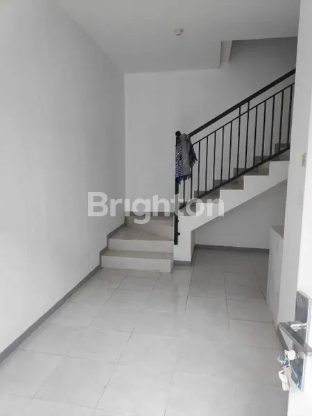 image RUMAH SIAP HUNI 2 LANTAI DI JL RANGKAH SURABAYA (3)