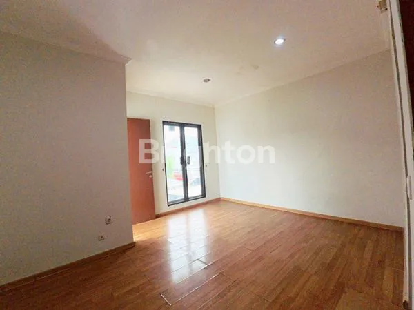 image RUMAH GREEN VILLE HOEK 2.5 LT STRATEGIS ROW 2 MBL JAKARTA BARAT (5)