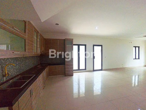 image RUMAH GREEN VILLE HOEK 2.5 LT STRATEGIS ROW 2 MBL JAKARTA BARAT (3)