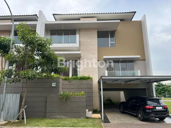 RUMAH MEWAH 3 LANTAI DI GOLF ISLAND PIK 2 JAKARTA UTARA