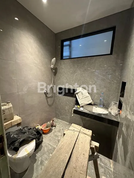 image DIJUAL RUMAH 2,5 LANTAI DHARMAHUSADA MAS (6)