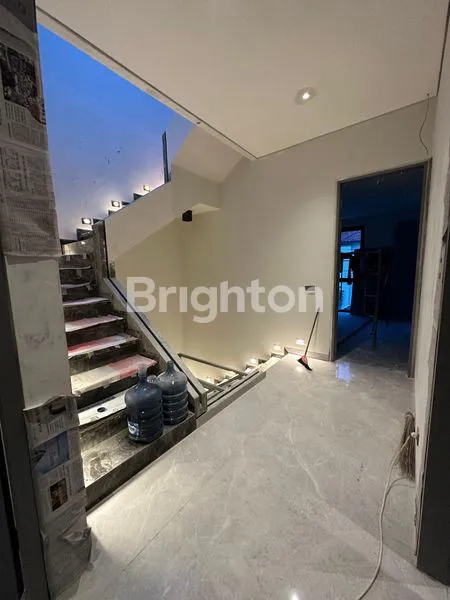 image DIJUAL RUMAH 2,5 LANTAI DHARMAHUSADA MAS (3)