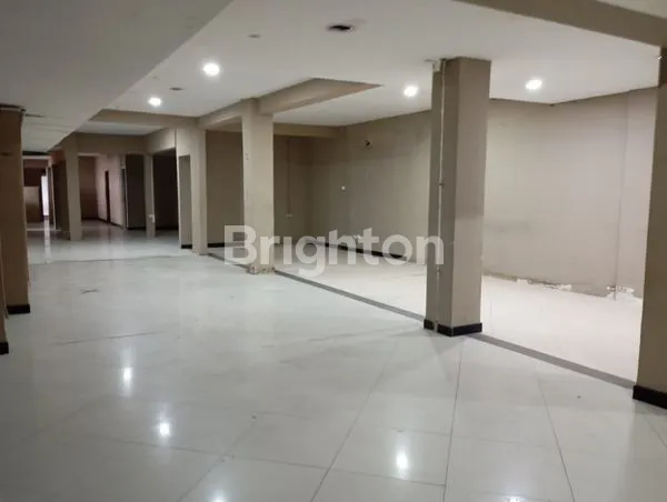 image RUMAH USAHA 1 LANTAI EX KANTOR DI NOL JALAN RAYA DIPONEGORO, SURABAYA PUSAT. KOMERSIAL AREA SURABAYA PUSAT COCOK UNTUK BERBAGAI MACAM USAHA; KANTOR - BANK - KLINIK - RETAIL - SHOWROOM - CAFE - RESTAURANT, DLL. (2)