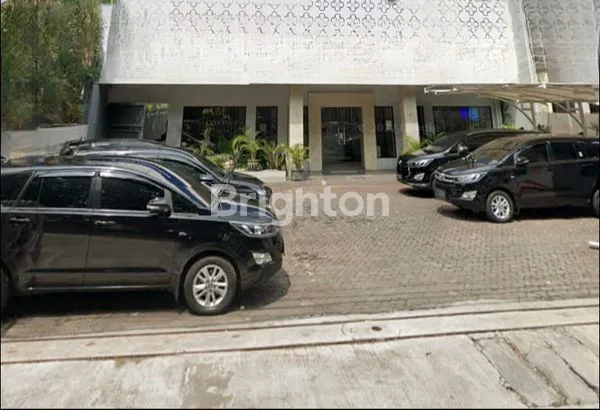 RUMAH USAHA 1 LANTAI EX KANTOR DI NOL JALAN RAYA DIPONEGORO, SURABAYA PUSAT. KOMERSIAL AREA SURABAYA PUSAT COCOK UNTUK BERBAGAI MACAM USAHA; KANTOR - BANK - KLINIK - RETAIL - SHOWROOM - CAFE - RESTAURANT, DLL.
