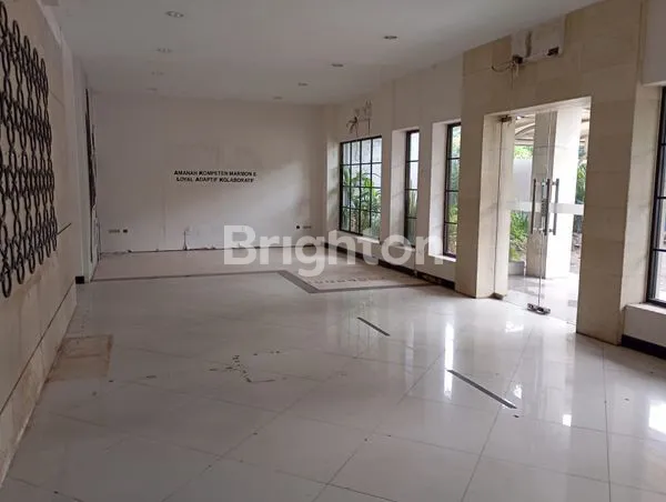 image RUMAH USAHA 1 LANTAI EX KANTOR DI NOL JALAN RAYA DIPONEGORO, SURABAYA PUSAT. KOMERSIAL AREA SURABAYA PUSAT COCOK UNTUK BERBAGAI MACAM USAHA; KANTOR - BANK - KLINIK - RETAIL - SHOWROOM - CAFE - RESTAURANT, DLL. (3)
