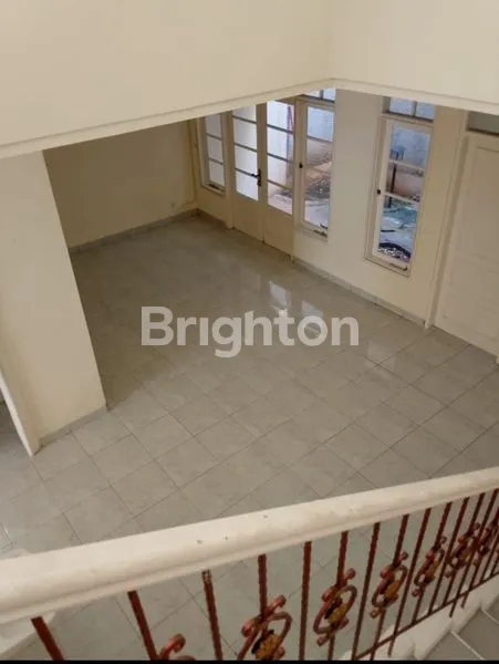 RUMAH 2 LANTAI DI PERMATA BUANA, JAKARTA BARAT.