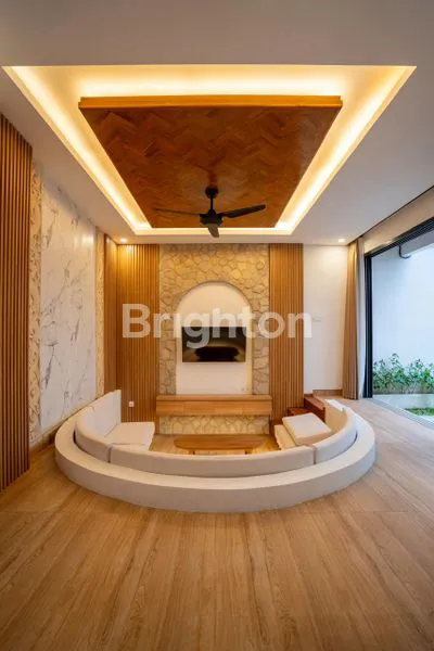 image VILLA TROPICAL MODERN ONE GATE SYSTEM SIAP HUNI  LOKASI MUNGGU  DEKAT CANGGU  (2)