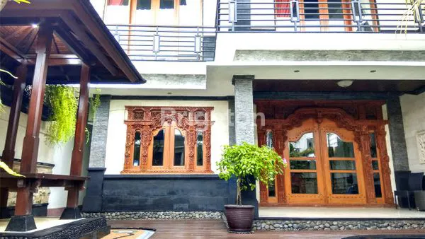 image DISEWAKAN VILLA MEWAH 2 LANTAI  DI RENON (1)
