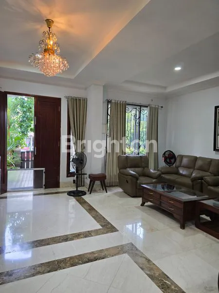 image RUMAH ASRI FULL RENOV 5+1 KT DI LEGENDA WISATA, LT 240M² (4)