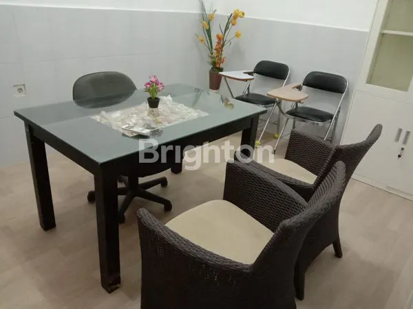 image RUMAH BENTUK KANTOR SIAP PAKAI DI SURABAYA TIMUR – LOKASI STRATEGIS & FULL FURNISHED (8)