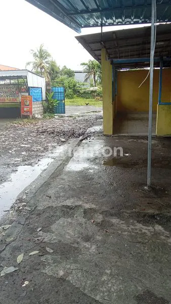 OVER KONTRAK TEMPAT USAHA DI PINGGIR JALAN DR IR SUKARNO TABANAN