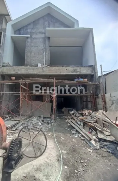 image RUMAH GRESS 2 LANTAI MANYAR TIRTOYOSO SURABAYA LKS JALAN UTAMA (1)