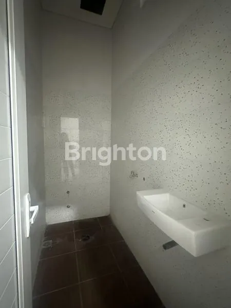 image RUMAH 2 LANTAI SIAP HUNI DI DURI KOSAMBI BARU (5)