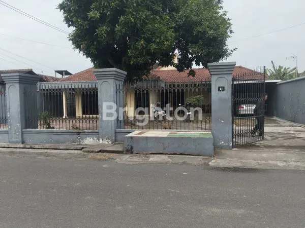 image RUMAH BESAR DENGAN LINGKUNGAN YANG NYAMAN (1)