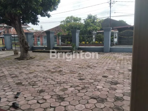 image RUMAH BESAR DENGAN LINGKUNGAN YANG NYAMAN (2)