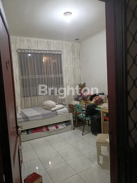 image RUMAH  SIAP HUNI FULL FURNISHED DEKAT G-WALK UNIVERSITAS CIPUTRA GRAHA FAMILY NATURA GRAND PAKUWON MALL LONTAR BENOWO WIYUNG MENGANTI LENMARC BUKIT DARMO GOLF HOKKY (3)