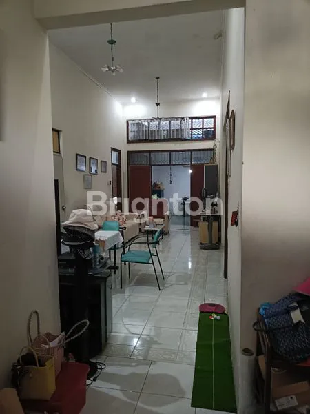 image RUMAH  SIAP HUNI FULL FURNISHED DEKAT G-WALK UNIVERSITAS CIPUTRA GRAHA FAMILY NATURA GRAND PAKUWON MALL LONTAR BENOWO WIYUNG MENGANTI LENMARC BUKIT DARMO GOLF HOKKY (2)