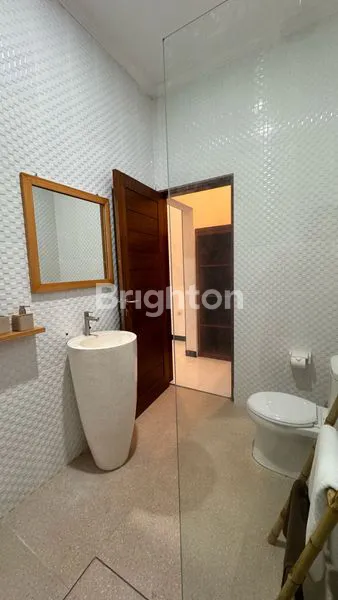 image GUESTHOUSE BARU 2 LANTAI DENGAN 7 KAMAR TIDUR, FULLY FURNISHED. DI AREA PARIWISATA CANGGU, SANGAT STRATEGIS, NYAMAN DAN TENANG\N (7)