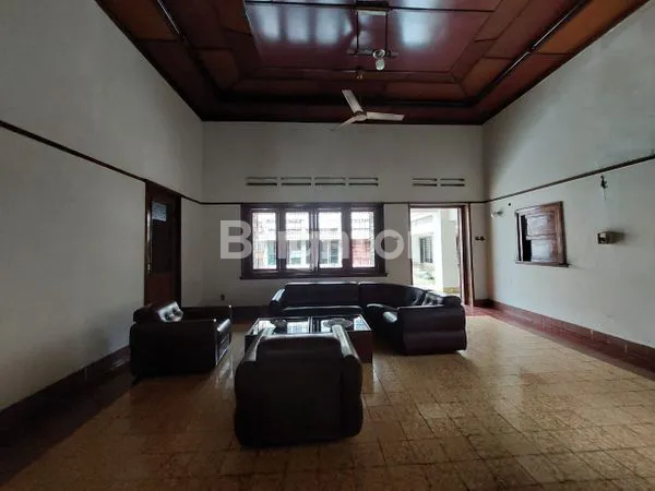 image DIJUAL CEPAT RUMAH STRATEGIS PUSAT KOTA (2)