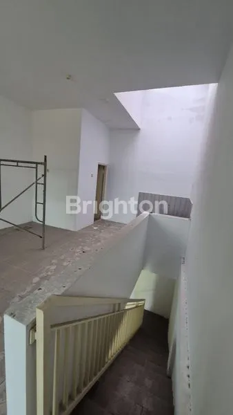 image RUKO MURAH UNDER 1M, SIAP HUNI, NOL JALAN RAMAI DI GUNUNG ANYAR DEKAT WIGUNA, SEKOLAH PELAYARAN, MERR, OERR DAN PURIMAS ADA KELEBIHAN TANAH DI SAMPING (6)