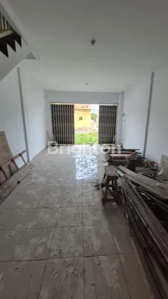 image RUKO MURAH UNDER 1M, SIAP HUNI, NOL JALAN RAMAI DI GUNUNG ANYAR DEKAT WIGUNA, SEKOLAH PELAYARAN, MERR, OERR DAN PURIMAS ADA KELEBIHAN TANAH DI SAMPING (4)