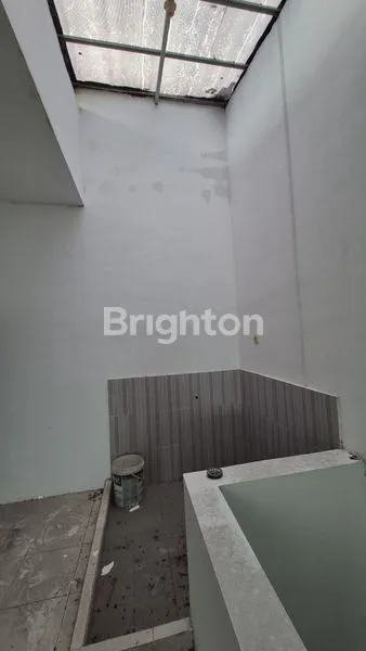 image RUKO MURAH UNDER 1M, SIAP HUNI, NOL JALAN RAMAI DI GUNUNG ANYAR DEKAT WIGUNA, SEKOLAH PELAYARAN, MERR, OERR DAN PURIMAS ADA KELEBIHAN TANAH DI SAMPING (5)