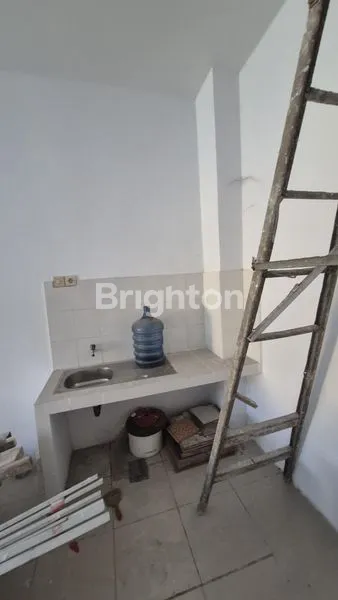 image RUKO MURAH UNDER 1M, SIAP HUNI, NOL JALAN RAMAI DI GUNUNG ANYAR DEKAT WIGUNA, SEKOLAH PELAYARAN, MERR, OERR DAN PURIMAS ADA KELEBIHAN TANAH DI SAMPING (7)