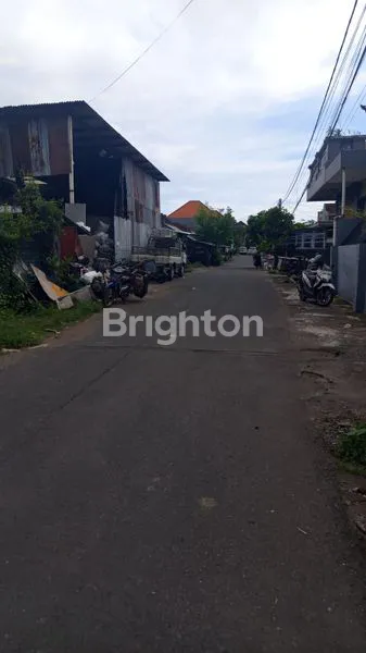 image RUMAH STRATEGIS DI RENON, LT 200M², 3 KT, 2 TOKO (3)
