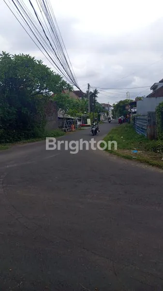 image RUMAH STRATEGIS DI RENON, LT 200M², 3 KT, 2 TOKO (4)