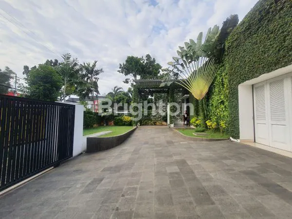 RUMAH MEWAH DAN ASRI DI CIPETE