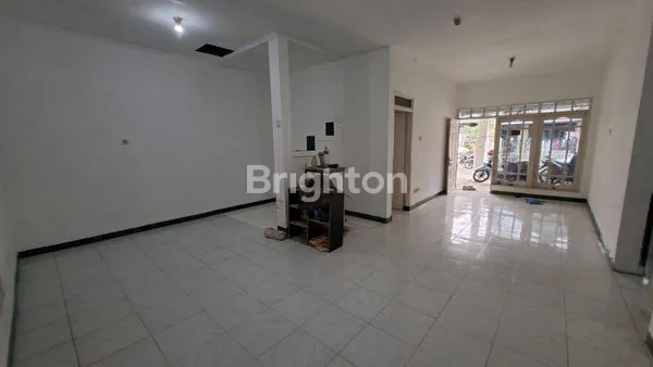 image RUMAH STRATEGIS TERAWAT SIAP HUNI (3)