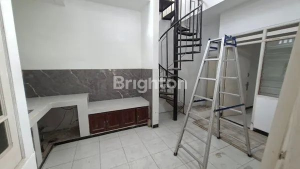 image RUMAH STRATEGIS TERAWAT SIAP HUNI (7)