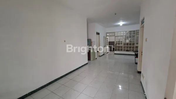 image RUMAH STRATEGIS TERAWAT SIAP HUNI (2)