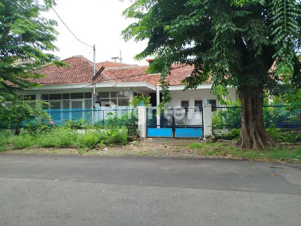 image RUMAH LUAS & TERAWAT DI PUSAT KOTA SURABAYA (8)